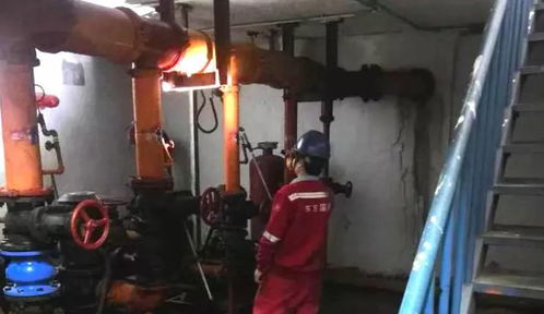 現(xiàn)場巡查交接，守護(hù)生產(chǎn)防線——上海寰宇廣州箱廠卓越班組建設(shè)報(bào)道之一